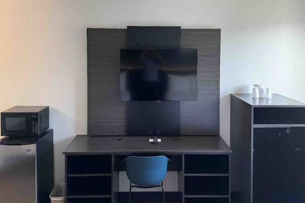 Foto van 2 queensize bedden | Badkuip met mobiele toegang Nsmk Micfridg - Facilities