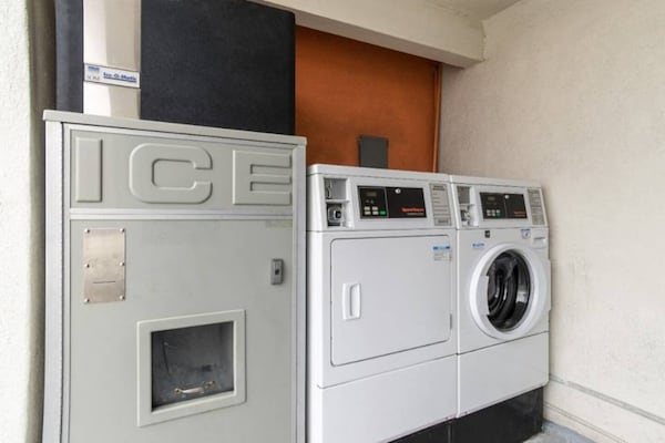 Foto van 1 tweepersoonsbed (queensize) | Roken toegestaan - Vakantiehuis in Long Beach - Facilities