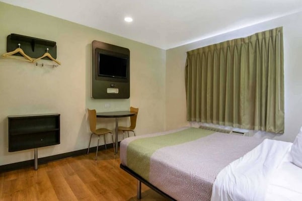 Foto van 1 tweepersoonsbed (queensize) | Rookvrij - Vakantiehuis in REDLANDS - BedRoom