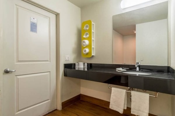 Foto van 1 tweepersoonsbed (queensize) | Rookvrij - Vakantiehuis in REDLANDS - Facilities