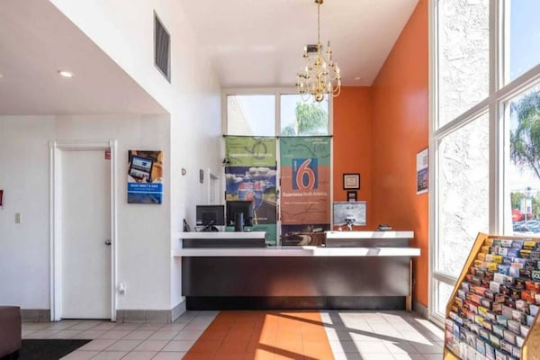 Foto van 1 tweepersoonsbed (queensize) | Rookvrij - Vakantiehuis in REDLANDS - FloorPlan