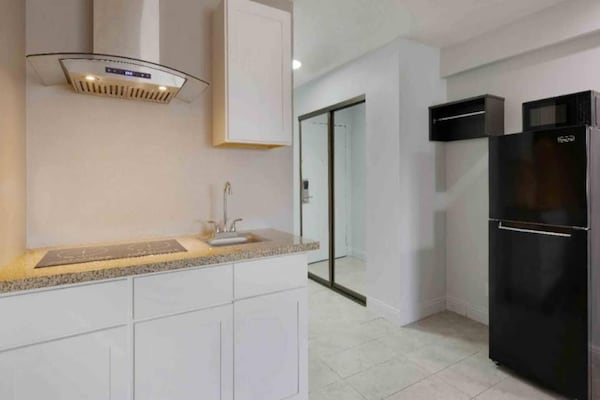 Foto van 1 tweepersoonsbed (queensize) | Suite, rookvrij, keuken - Kitchen