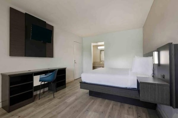 Foto van 1 tweepersoonsbed (queensize) | Suite, rookvrij, keuken - BedRoom