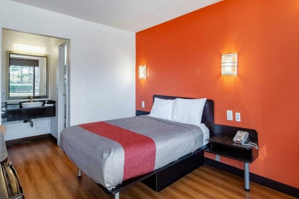 Foto van 1 tweepersoonsbed (queensize) | Niet-roken, koelkast (Micfridge) - BedRoom
