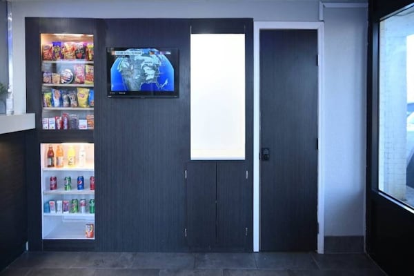 Foto van 1 tweepersoonsbed (queensize) | Niet-roken, koelkast (Micfridge) - FloorPlan