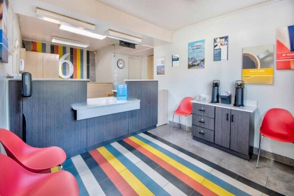 Foto van 1 tweepersoonsbed (queensize) | Rookvrij - Vakantiehuis in Russellville - FloorPlan