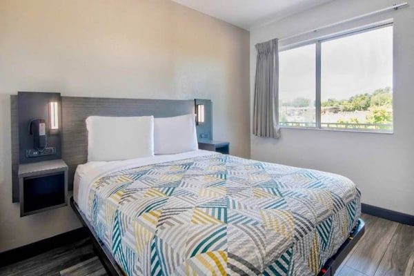 Foto van 1 tweepersoonsbed (queensize) | Roken mogelijk - Vakantiehuis in Russellville - Facilities