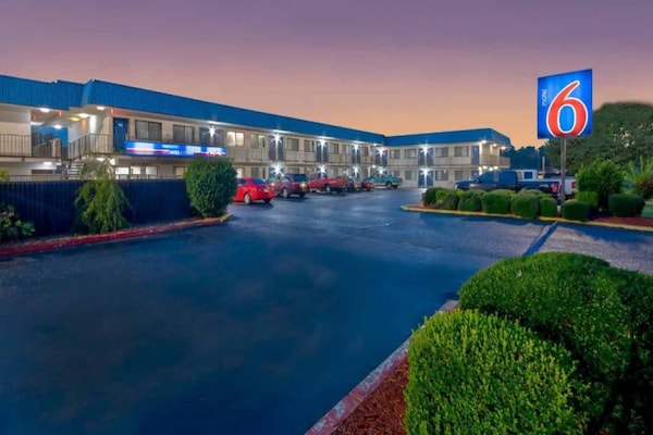 Foto van 1 tweepersoonsbed (queensize) | Roken mogelijk - Vakantiehuis in Russellville - ExteriorSummer