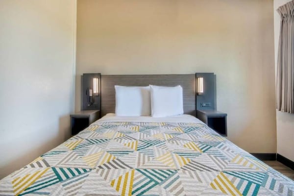 Foto van 1 tweepersoonsbed (queensize) | Roken mogelijk - Vakantiehuis in Russellville - BedRoom