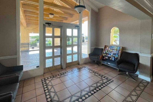 Foto van 2 tweepersoonsbedden (queensize) | Rookvrij - Vakantiehuis in Phoenix - FloorPlan