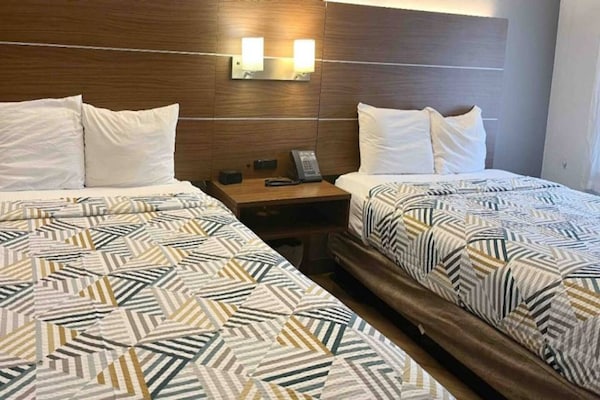 Foto van 2 tweepersoonsbedden (queensize) | Rookvrij - Vakantiehuis in Phoenix - BedRoom