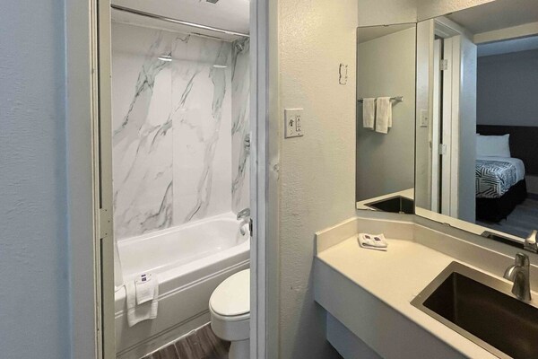 Foto van 1 kingsize bed | Rookvrij, Keuken - Vakantiehuis in Phoenix - BathRoom
