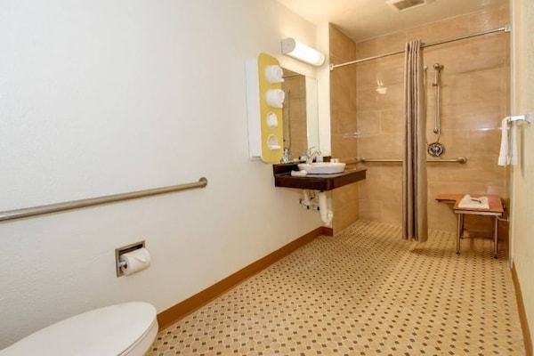 Foto van 1 tweepersoonsbed (Queensize) | Rolstoeltoegankelijk bad (Nsmk) - Facilities