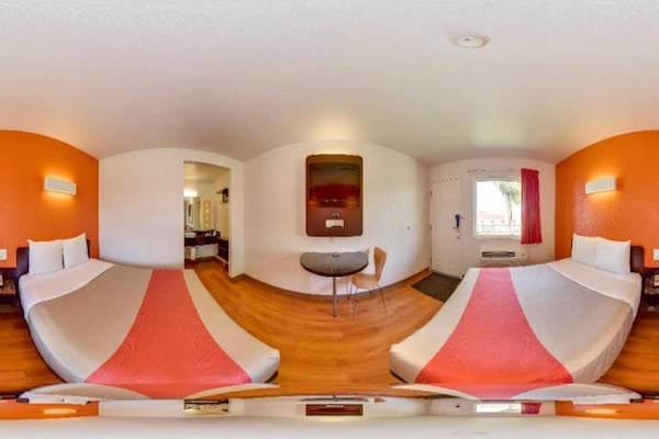 Foto van 2 tweepersoonsbedden | Nieuw ontworpen, NSMK, Bekijk - BedRoom