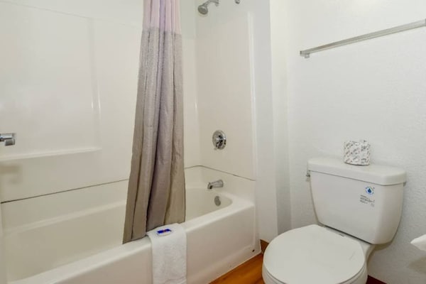 Foto van 2 tweepersoonsbedden | Roken toegestaan - Vakantiehuis in Riverside - Facilities