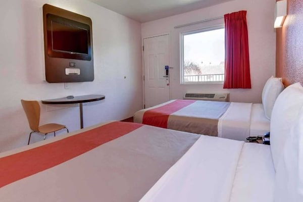 Foto van 2 tweepersoonsbedden | Roken toegestaan - Vakantiehuis in Riverside - BedRoom