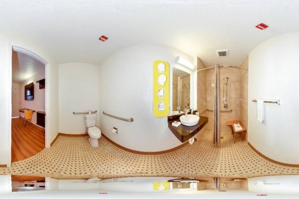 Foto van 1 tweepersoonsbed (queensize) | Toegankelijk voor mindervaliden/badkuip/roken - Facilities