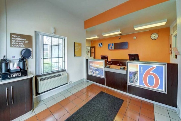 Foto van 2 tweepersoonsbedden (queensize) | Toegankelijk voor mindervaliden | Koelkast - FloorPlan