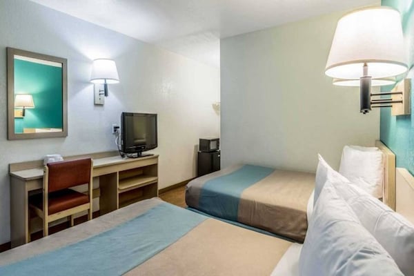 Foto van 2 tweepersoonsbedden | Rookvrij - Vakantiehuis in El Centro - BedRoom