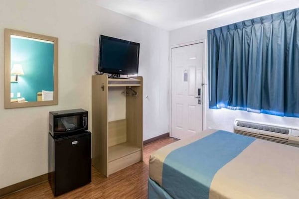 Foto van 1 tweepersoonsbed (queensize) | Roken mogelijk - Vakantiehuis in El Centro - BedRoom