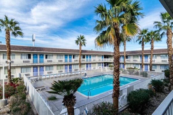 Foto van 1 tweepersoonsbed (queensize) | Roken mogelijk - Vakantiehuis in El Centro - Pool