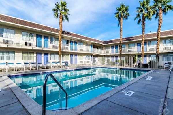 Foto van 1 tweepersoonsbed (queensize) | Roken mogelijk - Vakantiehuis in El Centro - Pool