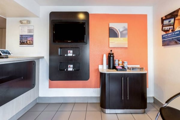 Foto van 2 tweepersoonsbedden | Roken toegestaan - Vakantiehuis in El Centro - FloorPlan