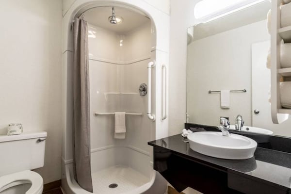 Foto van 2 tweepersoonsbedden | Roken toegestaan - Vakantiehuis in El Centro - BedRoom