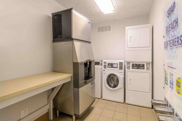 Foto van 1 tweepersoonsbed | Roken toegestaan, Keuken - Vakantiehuis in Hayward - Facilities