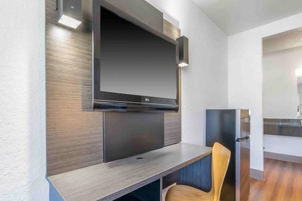 Foto van 1 tweepersoonsbed | Roken toegestaan, Keuken - Vakantiehuis in Hayward - Facilities