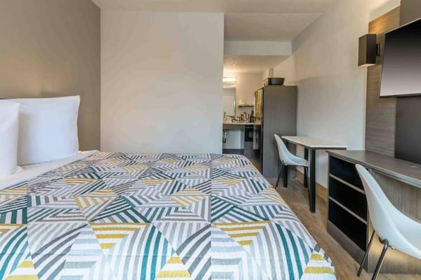 Foto van 1 tweepersoonsbed | Roken toegestaan, Keuken - Vakantiehuis in Hayward - BedRoom
