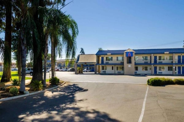 Foto van 1 kingsize bed | Rookvrij, koelkast - Vakantiehuis in Visalia - Facilities