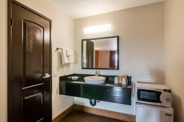Foto van 1 kingsize bed | Rookvrij, koelkast - Vakantiehuis in Bell Gardens - BathRoom