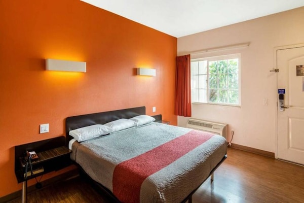 Foto van 1 kingsize bed | Roken toegestaan, koelkast aanwezig - BedRoom