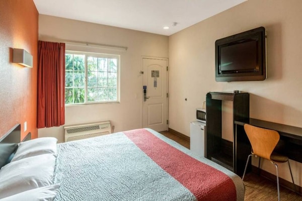Foto van 1 kingsize bed | Roken toegestaan, koelkast aanwezig - BedRoom