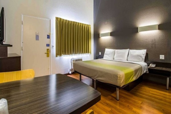 Foto van 1 kingsize bed | Rookvrij, Keuken - Vakantiehuis in Cypress - BedRoom