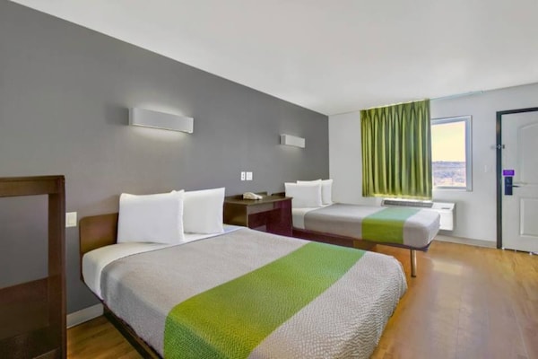 Foto van 2 tweepersoonsbedden (queensize) | Rookvrij - Vakantiehuis in VICTORVILLE - BedRoom