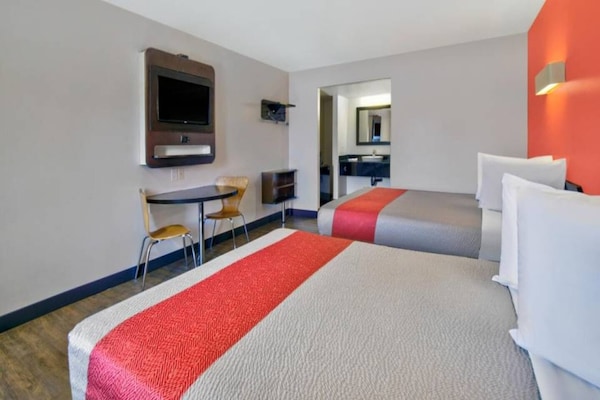 Foto van 2 tweepersoonsbedden (queensize) | Rookvrij - Vakantiehuis in VICTORVILLE - BedRoom