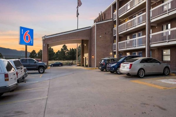 Foto van 2 Queensize Bedden | Ns | Mini Koelkast - Vakantiehuis in Colorado Springs - Facilities
