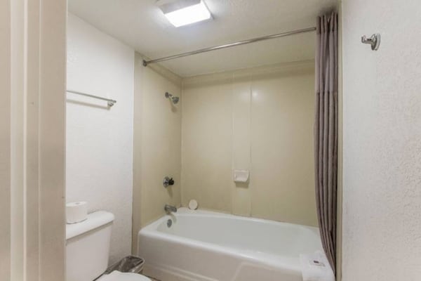 Foto van 2 tweepersoonsbedden (queensize) | Rookvrij - Vakantiehuis in HEMET - BedRoom