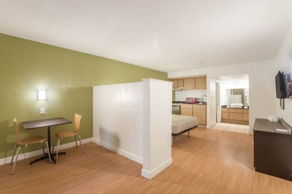 Foto van 2 tweepersoonsbedden (queensize) | Rookvrij - Vakantiehuis in HEMET - BedRoom