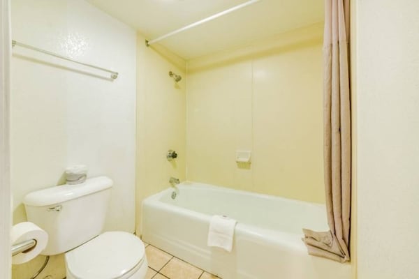 Foto van 2 Queensize Bedden | Roken - Vakantiehuis in HEMET - Facilities