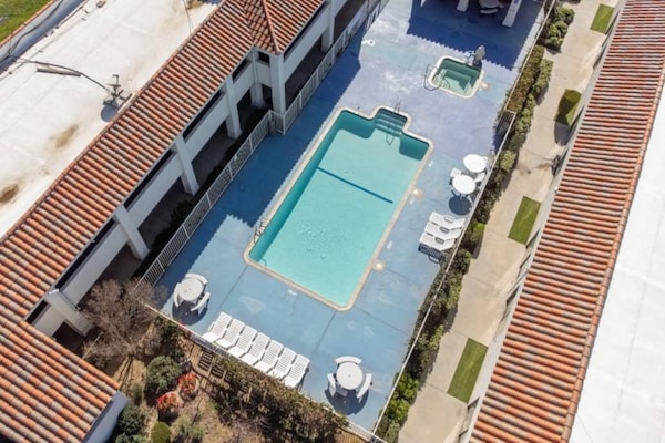 Foto van 2 Queensize Bedden | Ns | Balkon - Vakantiehuis in HEMET - Facilities