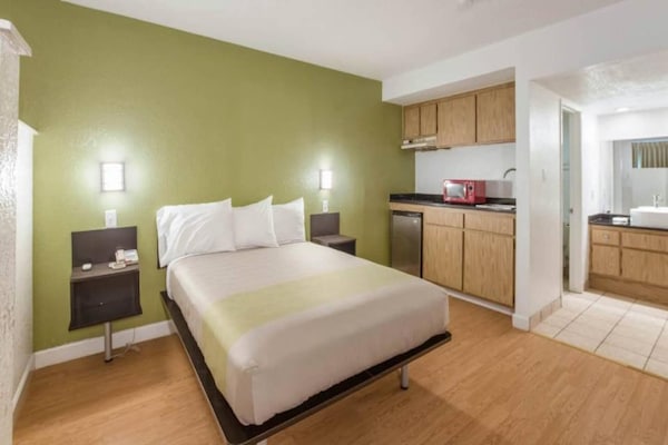 Foto van 1 tweepersoonsbed (queensize) | Roken mogelijk - Vakantiehuis in HEMET - BedRoom