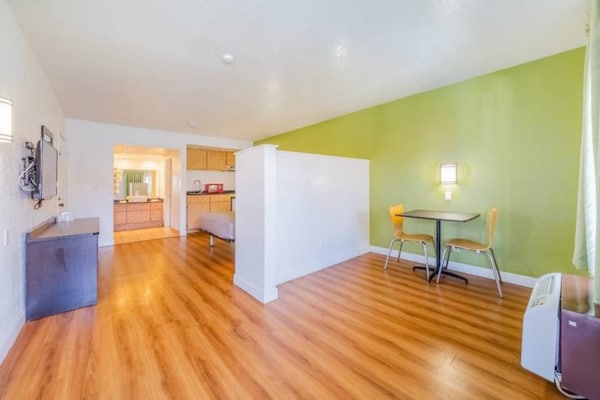 Foto van 1 tweepersoonsbed (queensize) | Roken mogelijk - Vakantiehuis in HEMET - Facilities