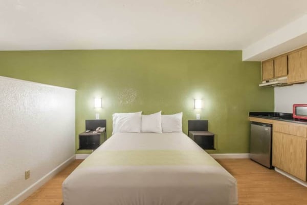 Foto van 1 tweepersoonsbed (queensize) | Roken mogelijk - Vakantiehuis in HEMET - BedRoom