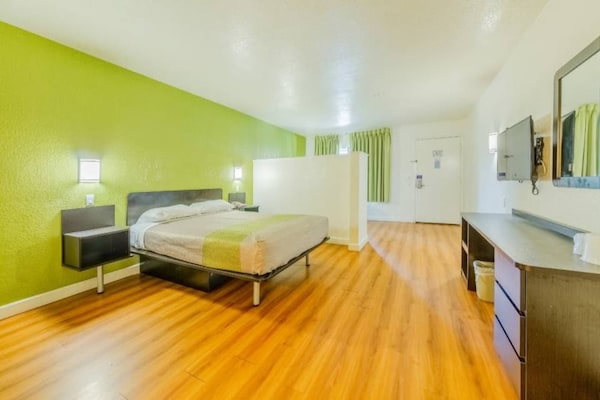 Foto van 1 tweepersoonsbed (queensize) | Rookvrij - Vakantiehuis in HEMET - Facilities