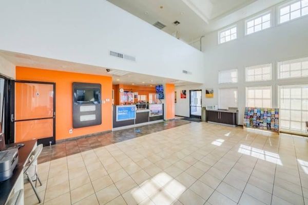 Foto van 1 tweepersoonsbed (queensize) | Rookvrij - Vakantiehuis in HEMET - FloorPlan