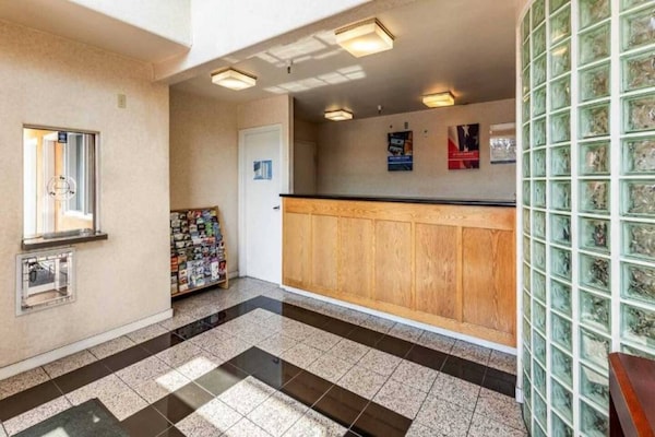 Foto van 2 tweepersoonsbedden (queensize) | Rookvrij - Vakantiehuis in Stockton - FloorPlan