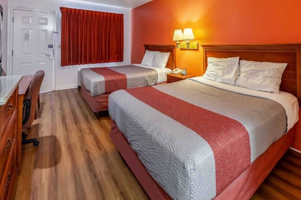 Foto van 2 Queensize Bedden | Roken - Vakantiehuis in Stockton - BedRoom
